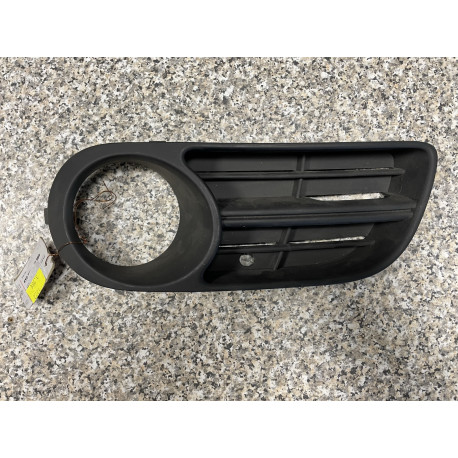 Mřížka nárazníku kolem mlhovky Levá