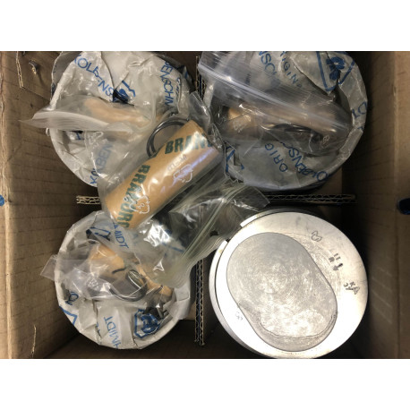 Sada pístů ,vložek Š135 75,5